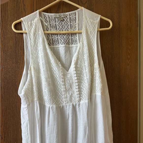 live and let live white floral sleeveless eyelet v-neck tunic top women’s XL - Picture 3 of 4